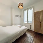 Jadart T3 Avec Balcon Au Pied De La Cathedrale