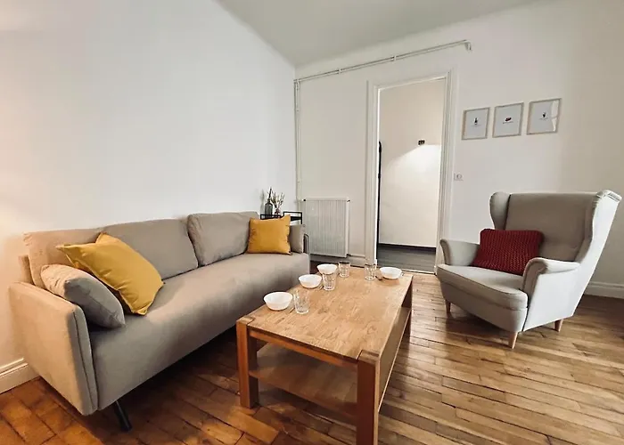 Jadart T3 Avec Balcon Au Pied De La Cathedrale